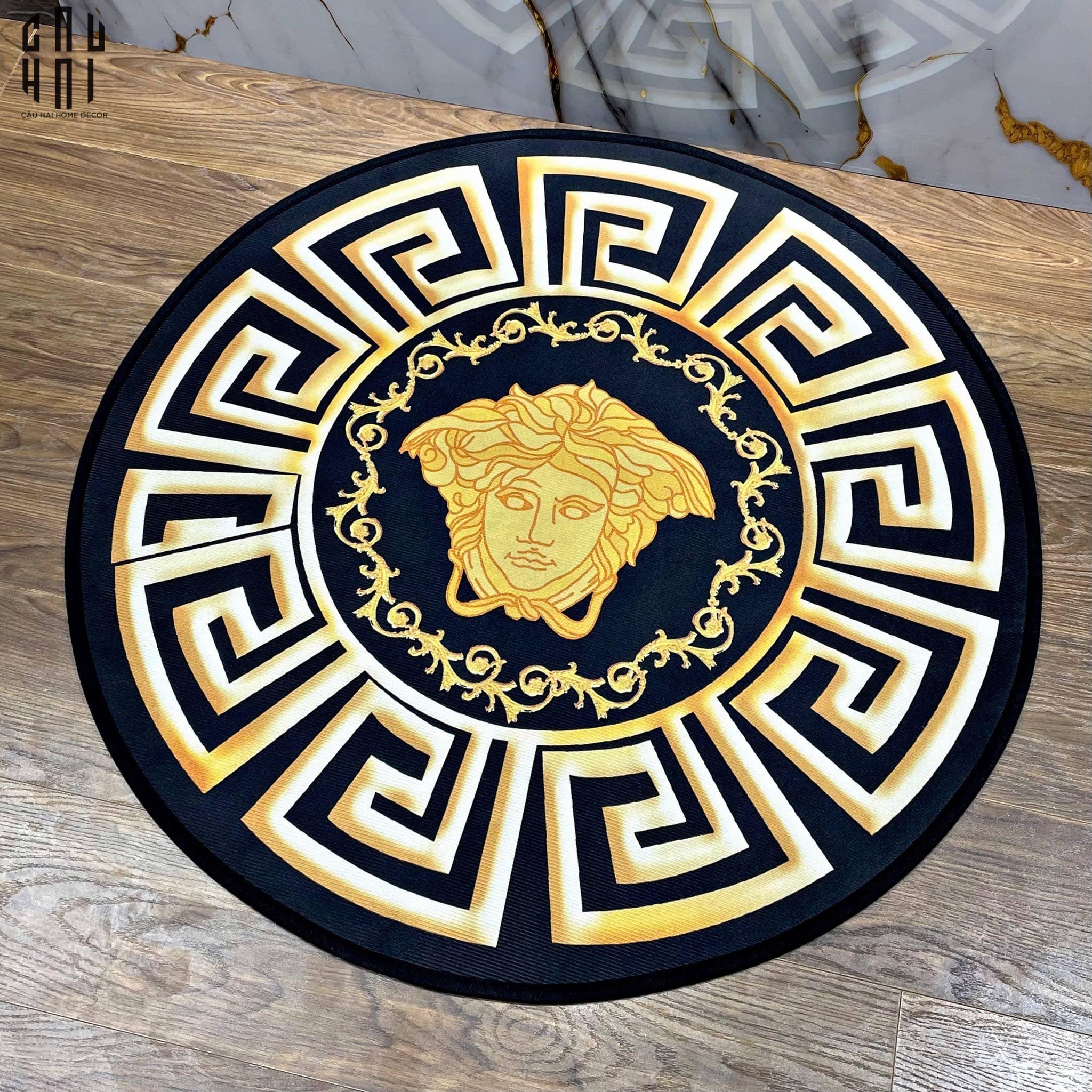 THẢM TRÒN D80 TRẢI SÀN NHUNG BỈ - ROUND CARPET GIANNI VERS. MEDUSA GREEK KEY - CẬU HAI HOME DECOR