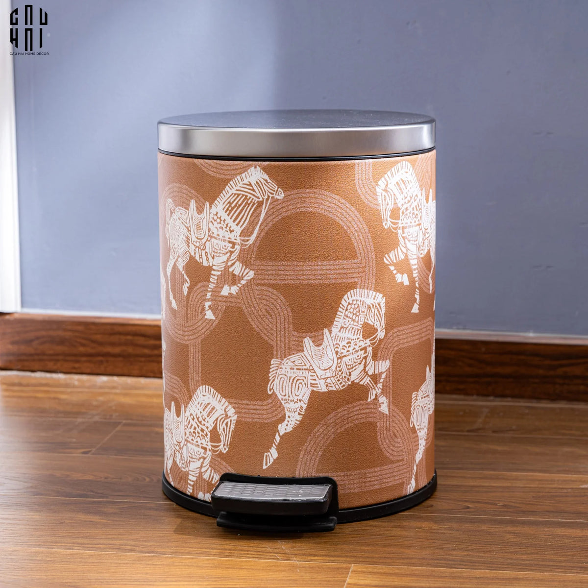 Thùng Rác Da Les Cavaliers Blancs Impériaux 14L - Brun Up-Thùng Rác-Đối tác tại Trung Quốc theo từng đơn đặt hàng-CẬU HAI HOME DECOR