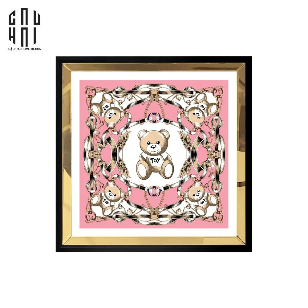TRANH CANVAS PINKY BEAR 94X94CM - VIỀN GỖ CÓ KÍNH - CẬU HAI HOME DECOR