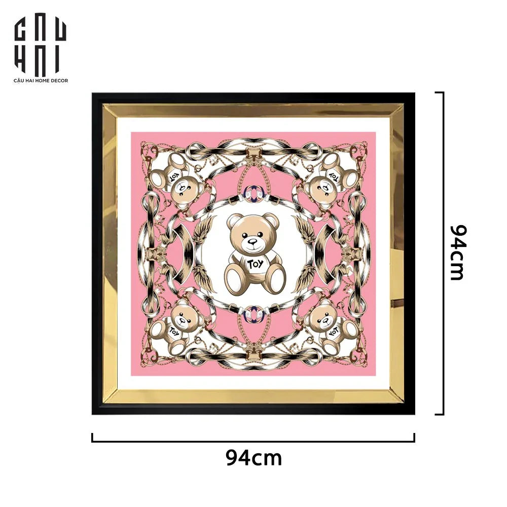 TRANH CANVAS PINKY BEAR 94X94CM - VIỀN GỖ CÓ KÍNH - CẬU HAI HOME DECOR