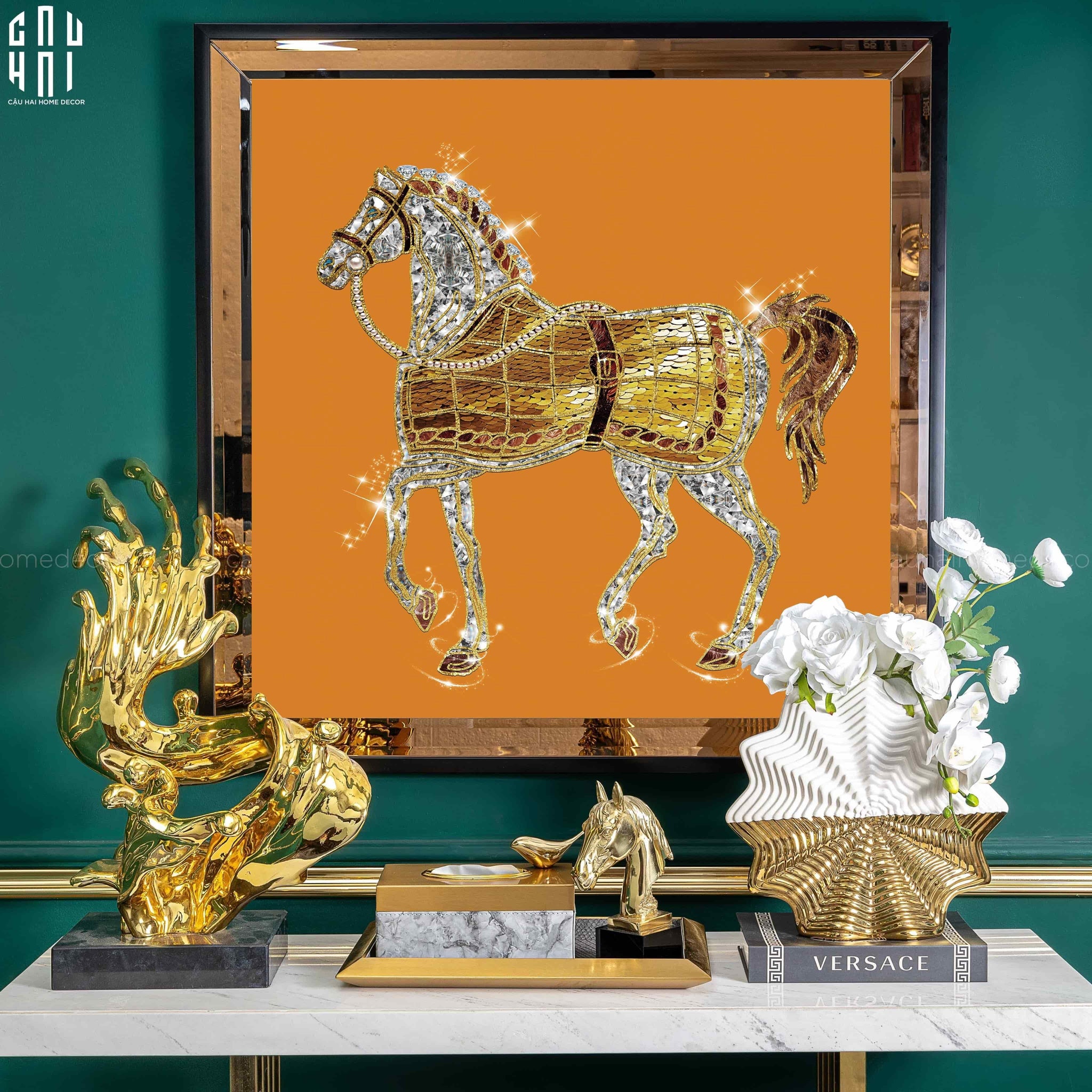 TRANH CANVAS TREO TƯỜNG SHINING H CHEVAL BLING BLING 94X94 CM - KHUNG GỖ VIỀN KÍNH - CẬU HAI HOME DECOR