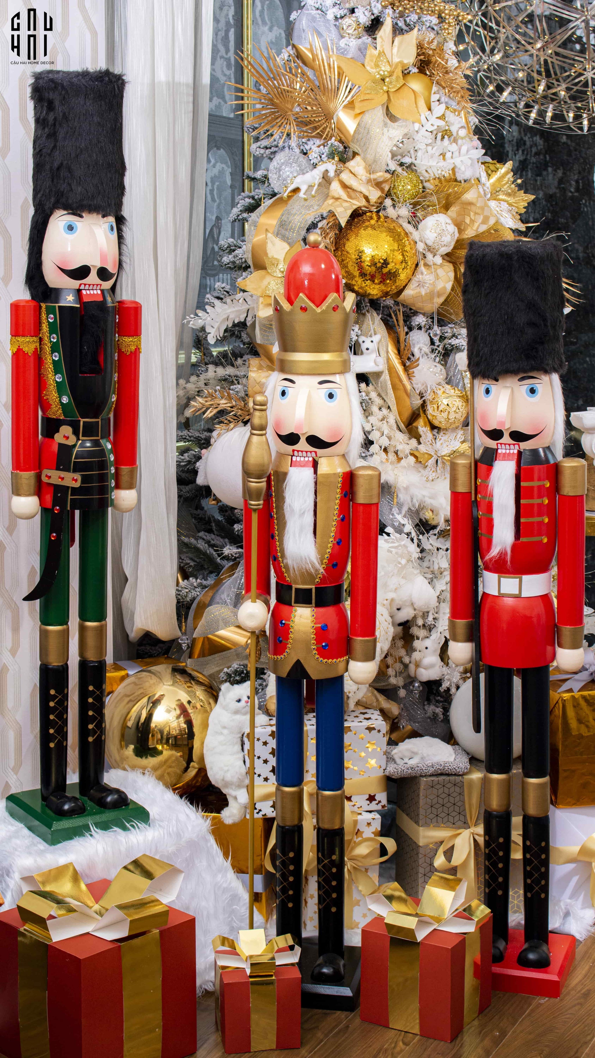 FÊTES COUTURE - TƯỢNG NUTCRACKER CHRITMAS 1M5 GUN - CẬU HAI HOME DECOR