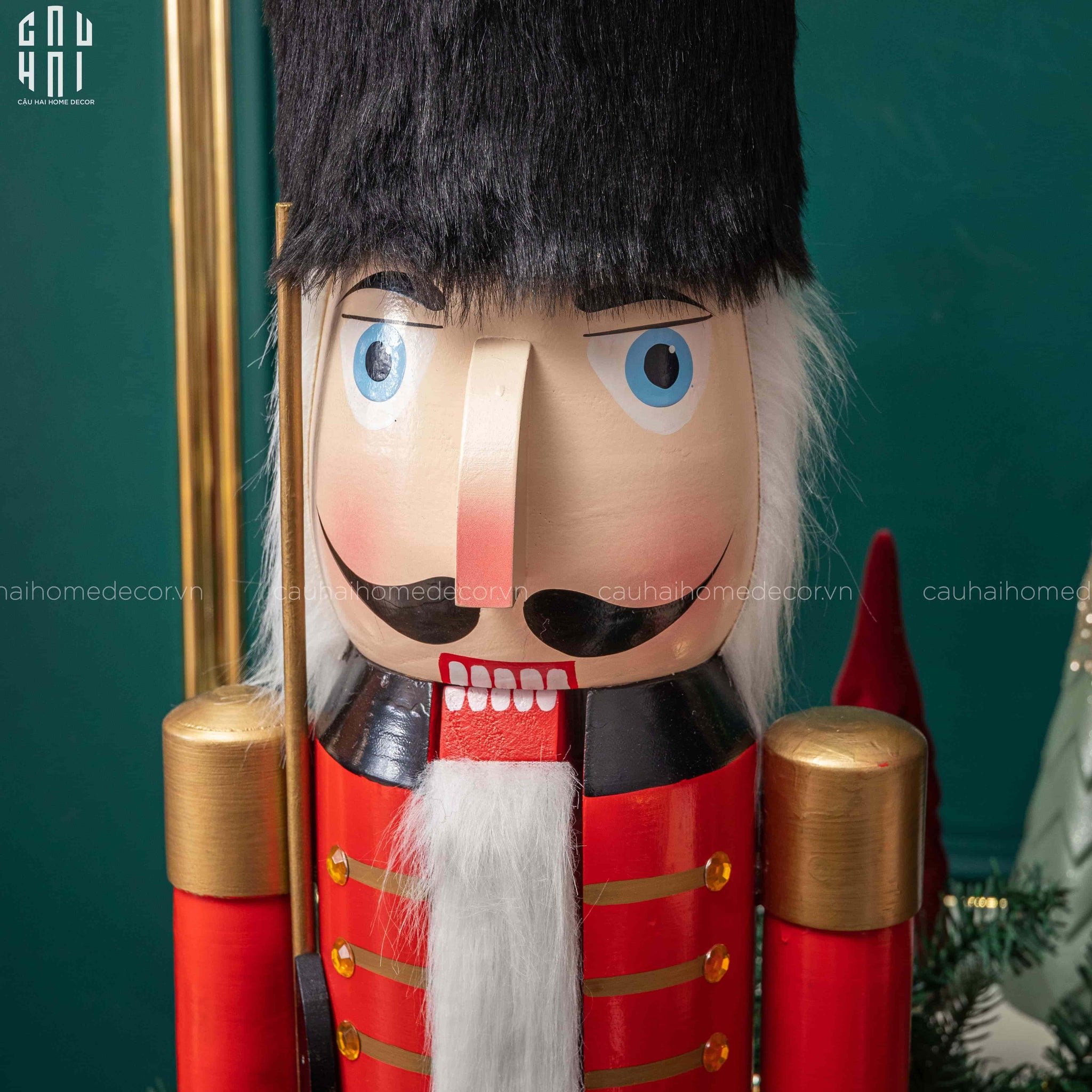 FÊTES COUTURE - TƯỢNG NUTCRACKER CHRITMAS 1M5 GUN - CẬU HAI HOME DECOR