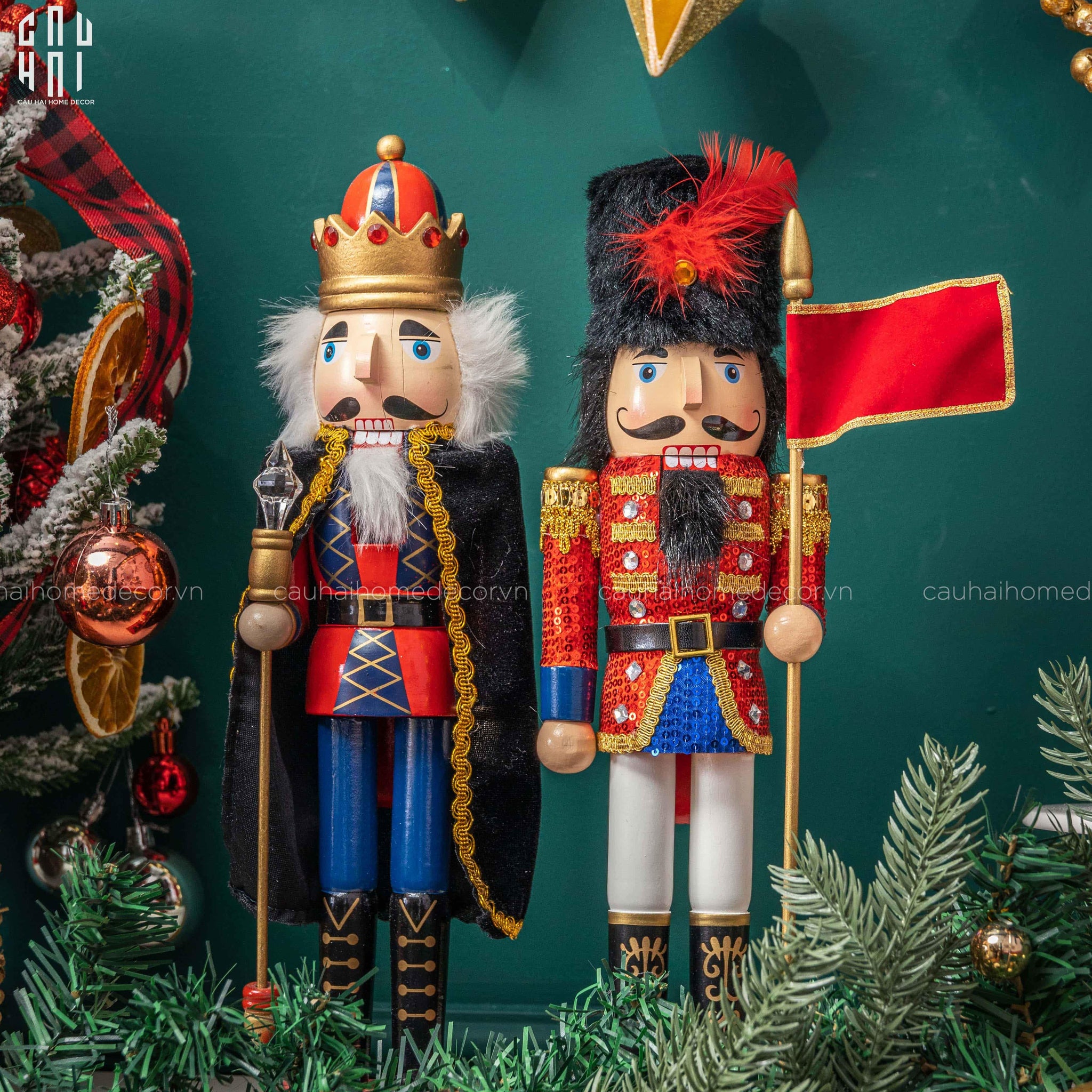FÊTES COUTURE - TƯỢNG NUTCRACKER 37CM FLAG - CẬU HAI HOME DECOR
