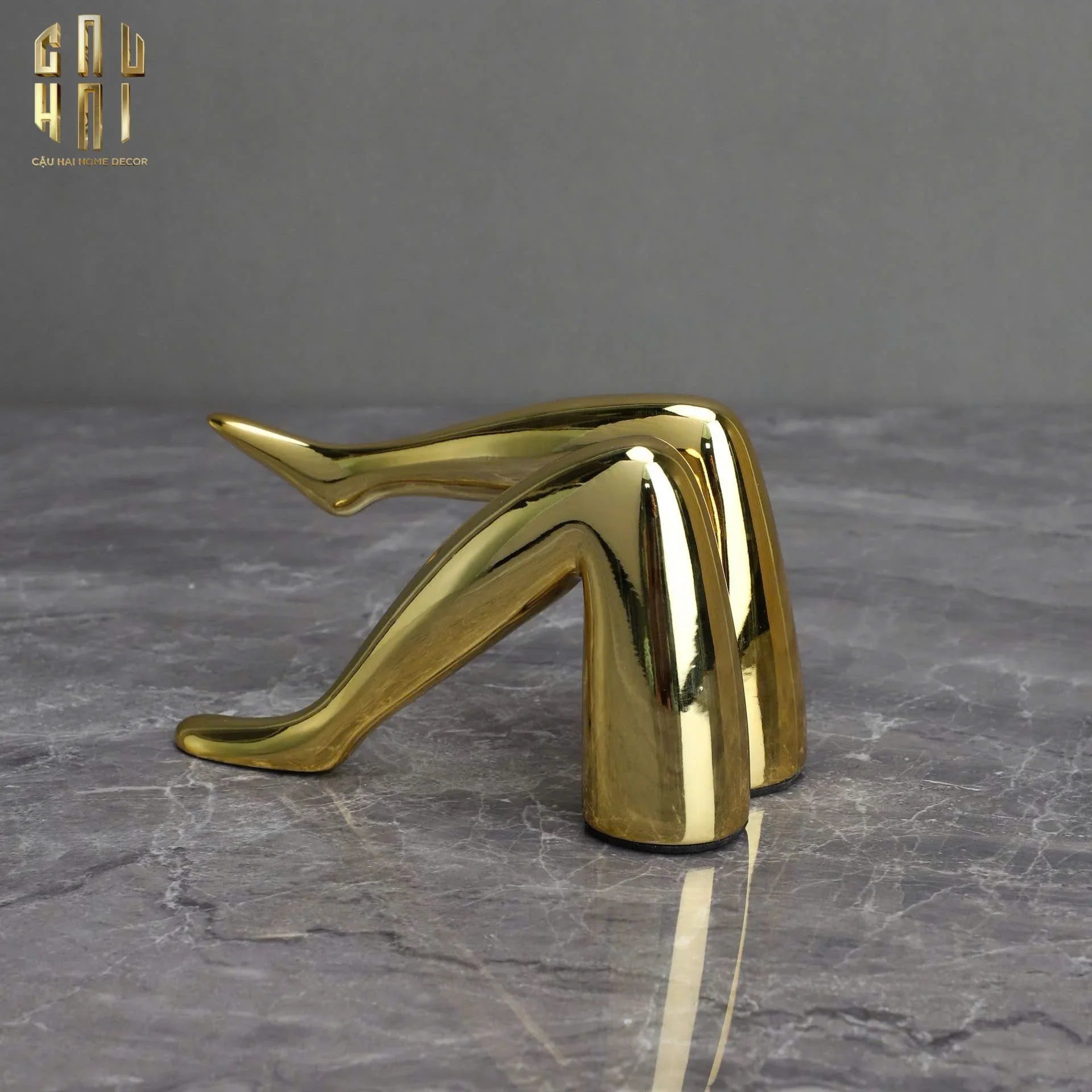 Tượng Gilded Runway Modeling Catwalk Fw25-CẬU HAI HOME DECOR