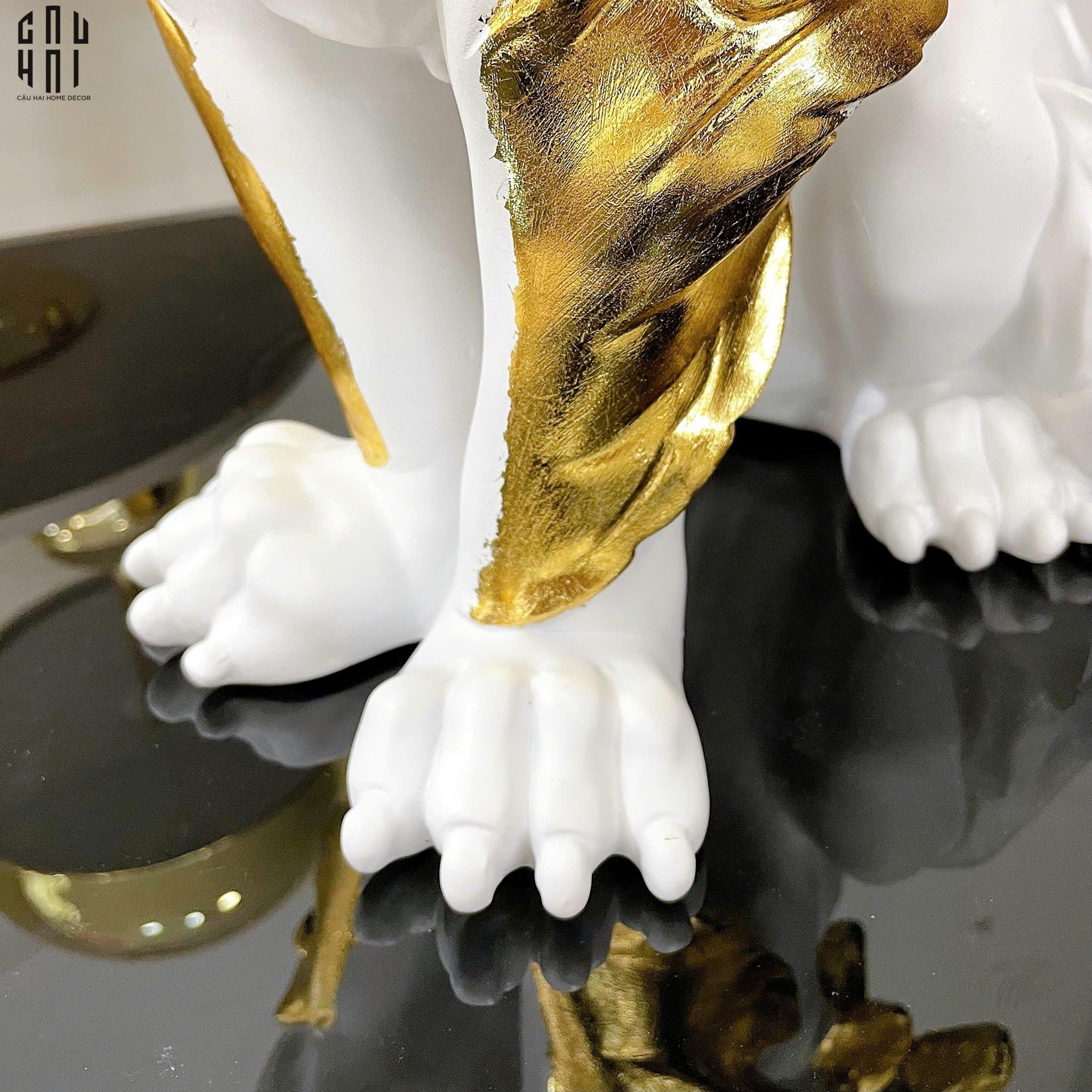 HOME COUTURE - TƯỢNG MAJESTIC WHITE LION - GOLD DUST 50CM-CẬU HAI HOME DECOR