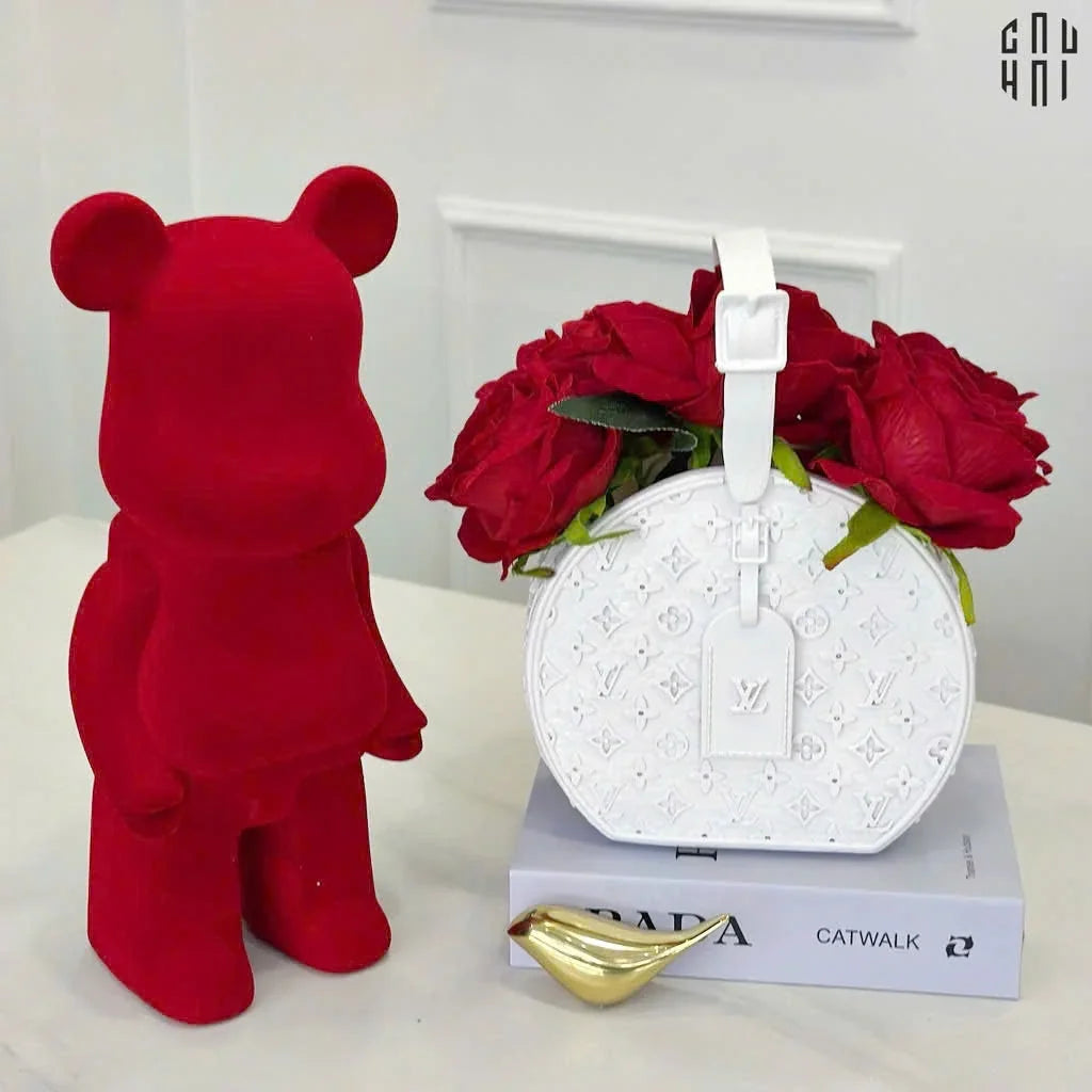 TƯỢNG TRANG TRÍ RED VELVET BEARBRICK - CẬU HAI HOME DECOR