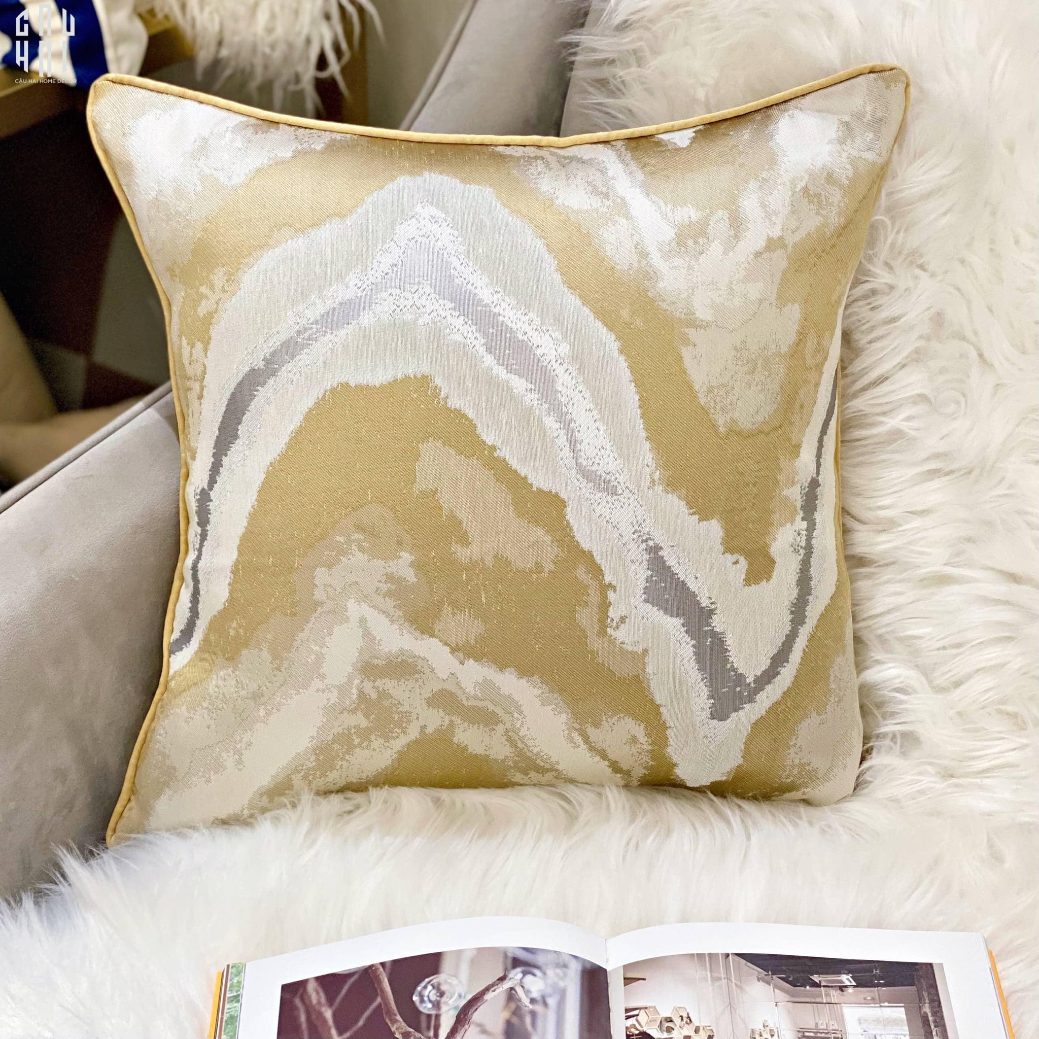VỎ GỐI LỤA JACQUARD GOLD FOUNTAIN 45. - CẬU HAI HOME DECOR