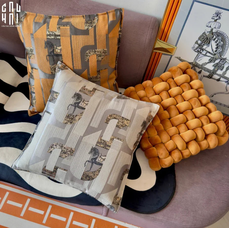 VỎ GỐI LỤA ORANGE VELVET GALLOP 50.-CẬU HAI HOME DECOR