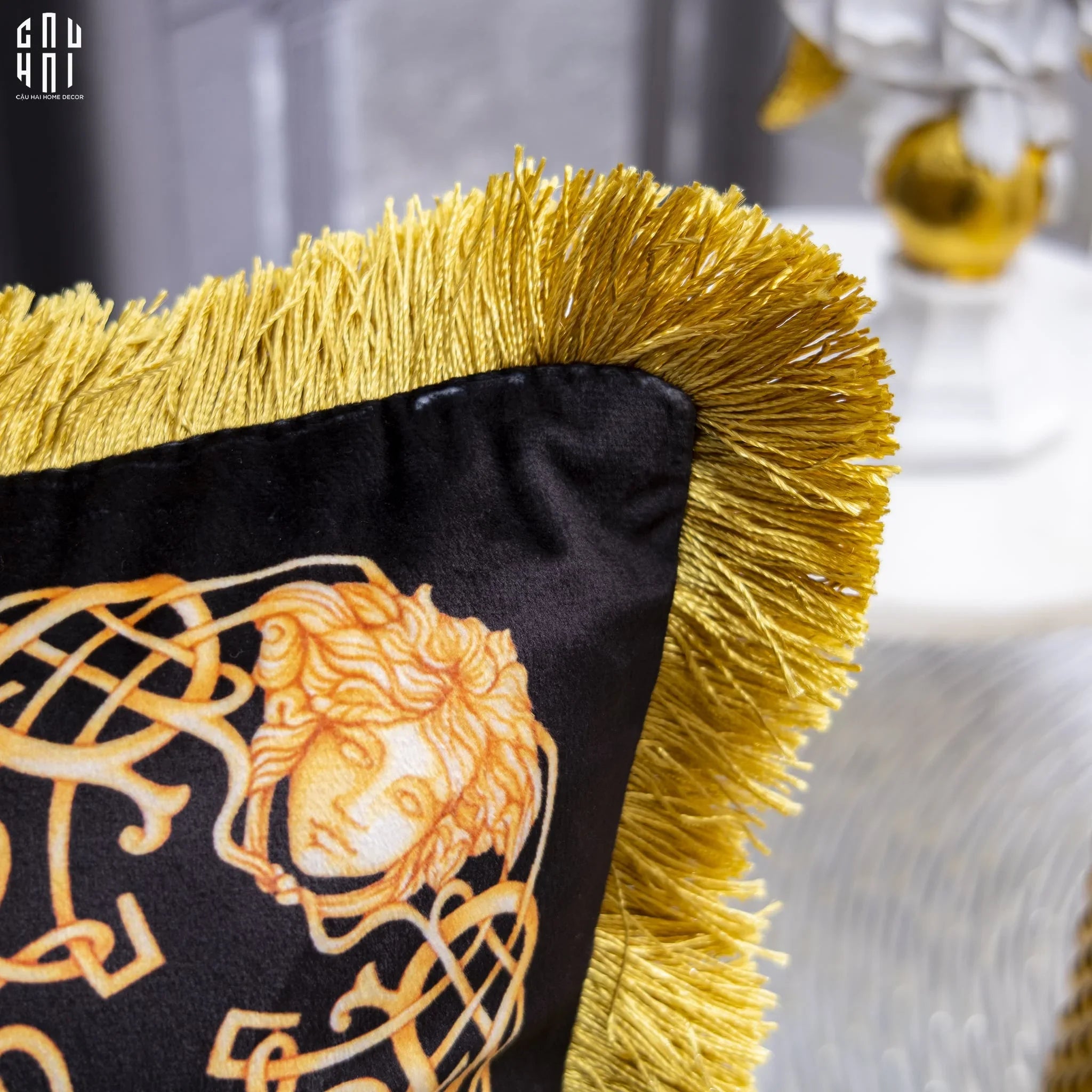 Vỏ Gối Nhung Chenille V Class Medusa Imperial Noir Gold Barocco Scrollwork 45-CẬU HAI HOME DECOR