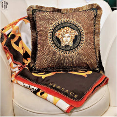 Vỏ Gối Nhung Chenille V Class. Medusa Amplified Logo 45. - Có Viền-CẬU HAI HOME DECOR