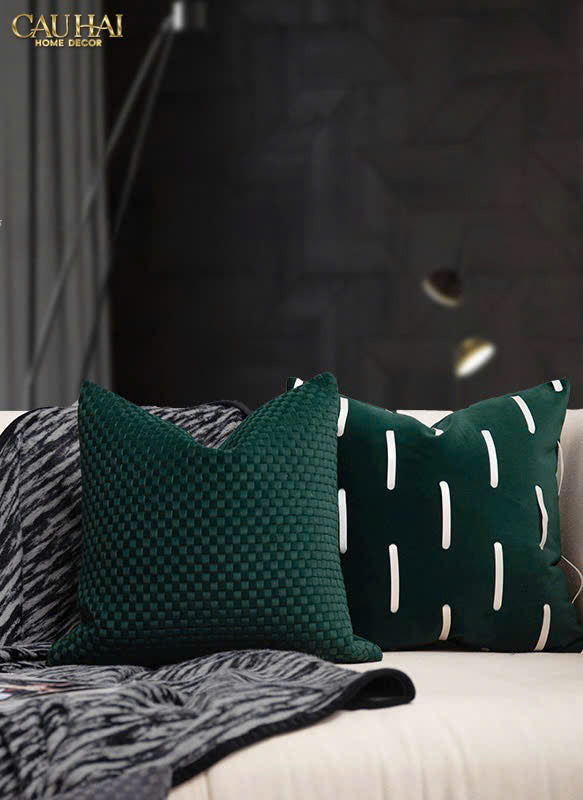 FÊTES COUTURE - VỎ GỐI NHUNG EMERALD VELVET BROKEN STRIPES 45 - CẬU HAI HOME DECOR