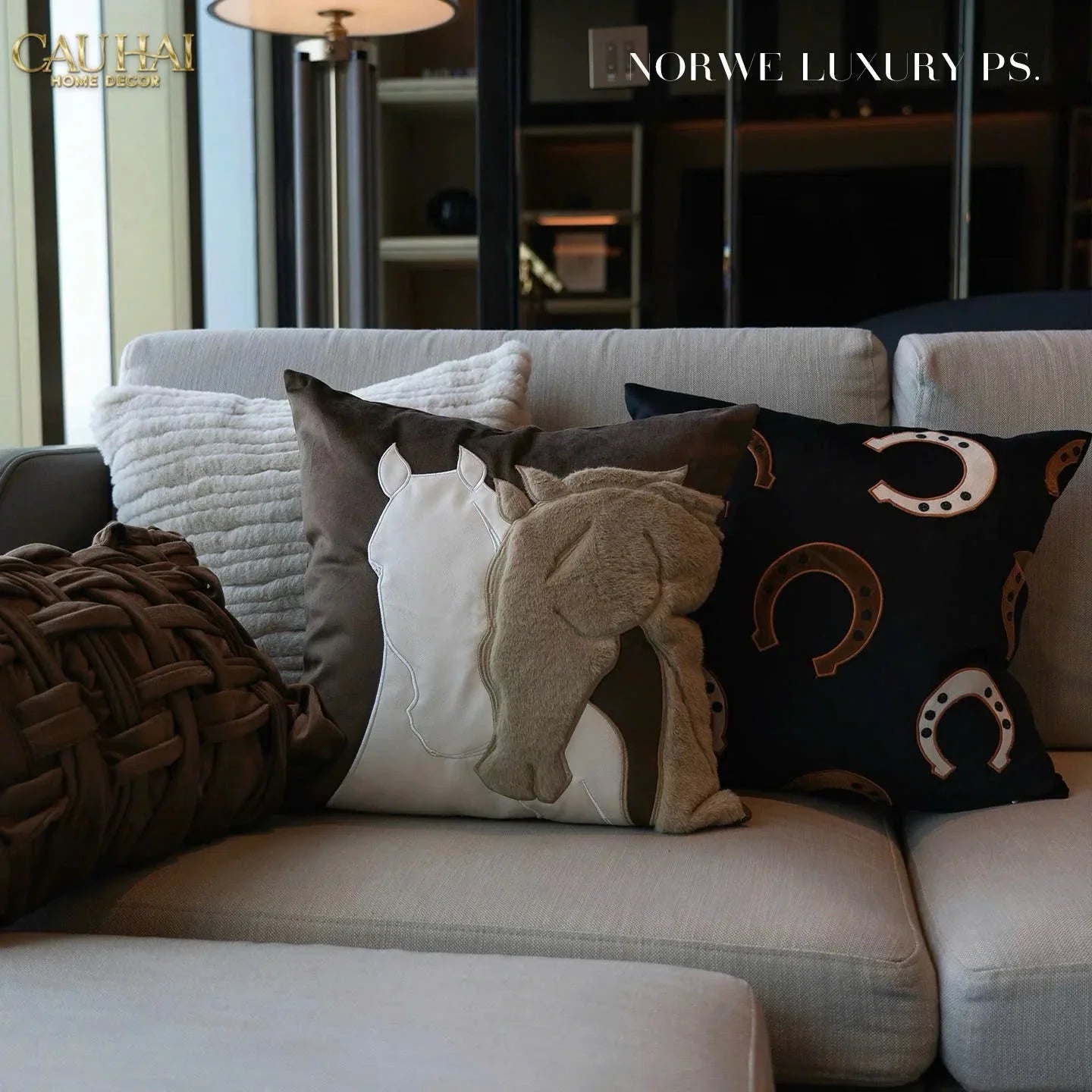 Vỏ Gối Nhung Équestre Victorious Stallion 45-CẬU HAI HOME DECOR
