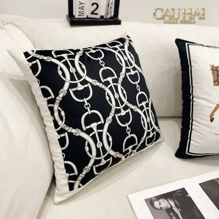 Vỏ Gối Nhung Horsebit Noble Héritage - Noir Motif 45-CẬU HAI HOME DECOR