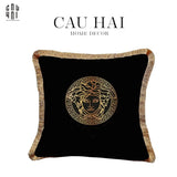 VỎ GỐI NHUNG ICONIC MEDUSA 45.-CẬU HAI HOME DECOR