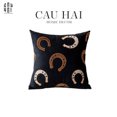 Vỏ Gối Nhung Savoire Atélier Fortune Horseshoe Gallop 45-CẬU HAI HOME DECOR