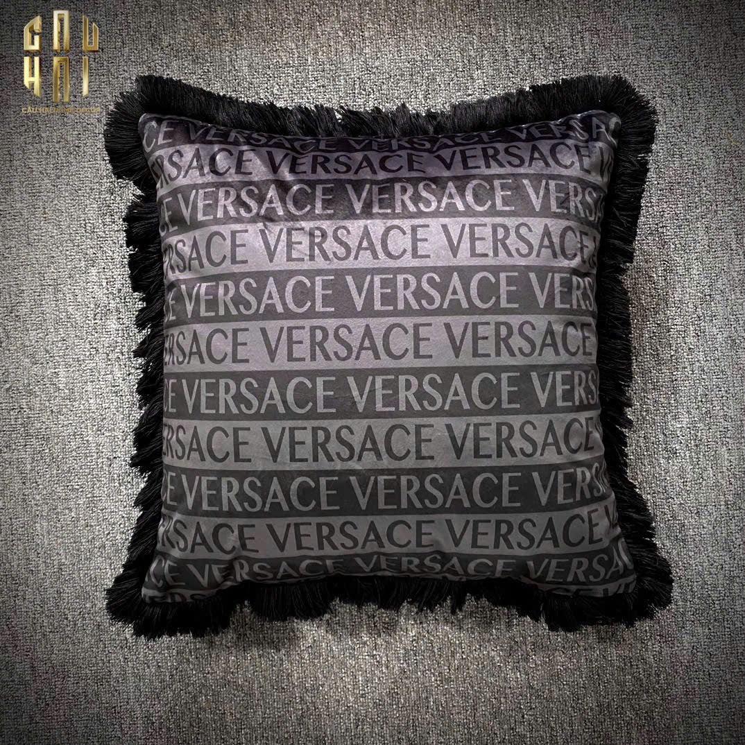 VỎ GỐI VS ALLOVER LOGOMANIA NOIR FW25-CẬU HAI HOME DECOR