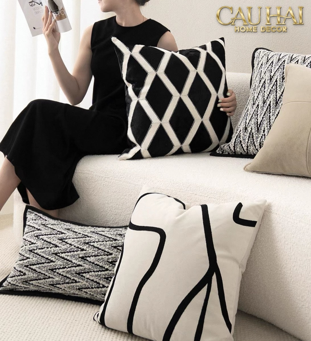 HOME COUTURE - VỎ GỐI DA LIGNES DE LOSANGES EN CUIR NOIR 50-CẬU HAI HOME DECOR