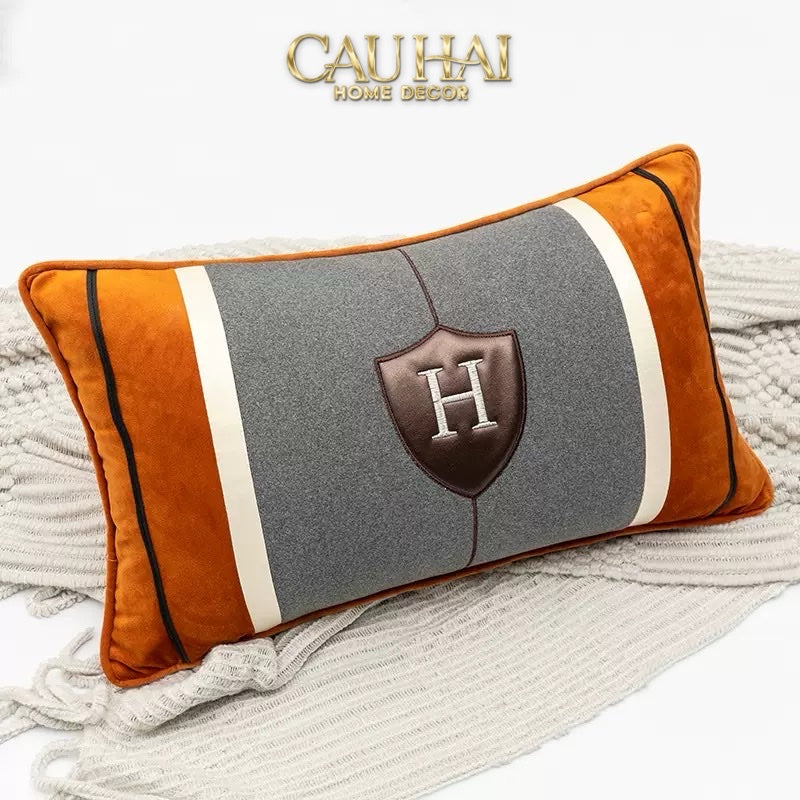 GỐI NHUNG TERRA HERITAGE H CREST 30X50 - CẬU HAI HOME DECOR