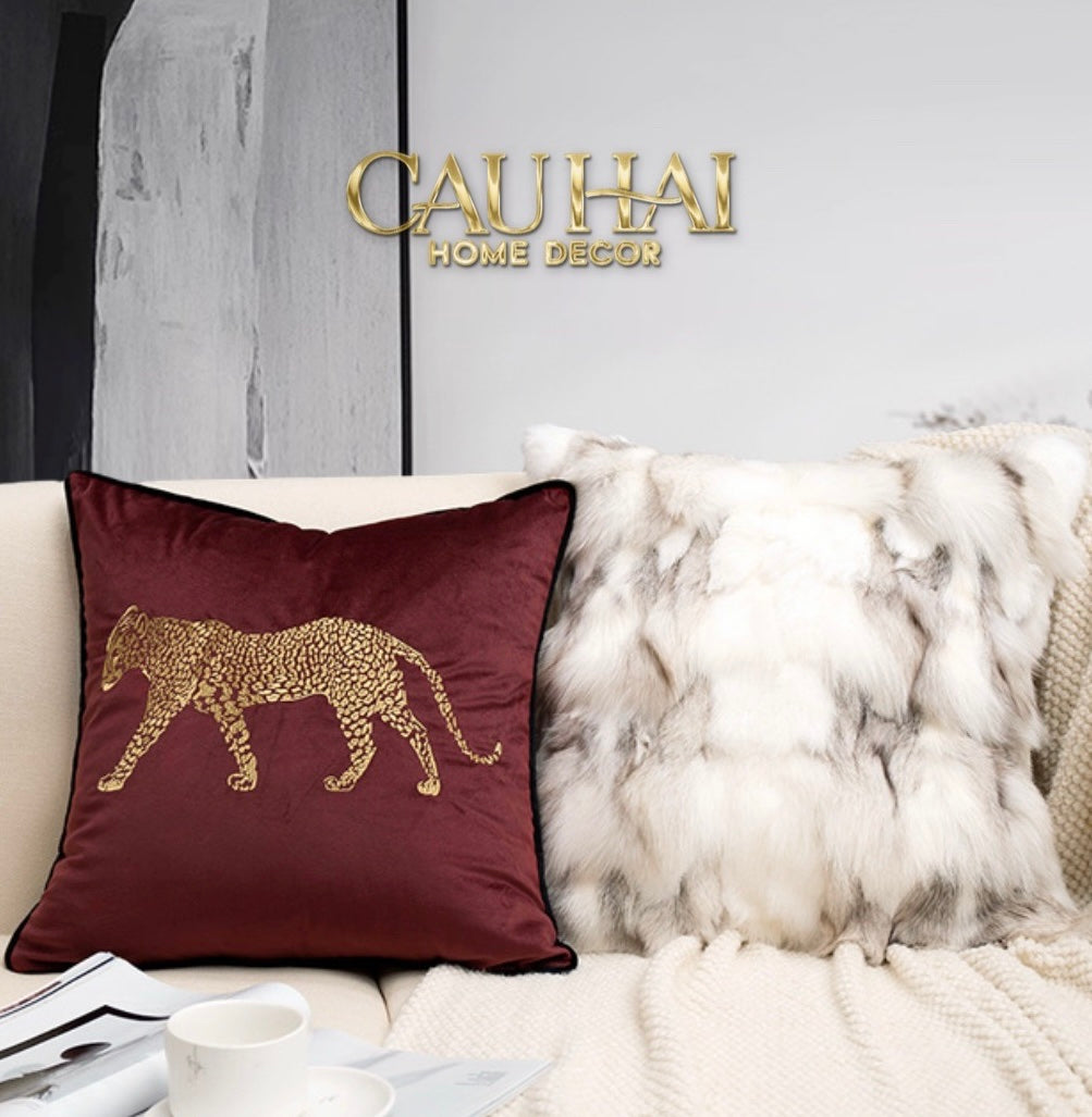 VỎ GỐI NHUNG BURGUNDY LA PANTHÈRE CRAMOISIE ÉCARTIER 45 - CẬU HAI HOME DECOR