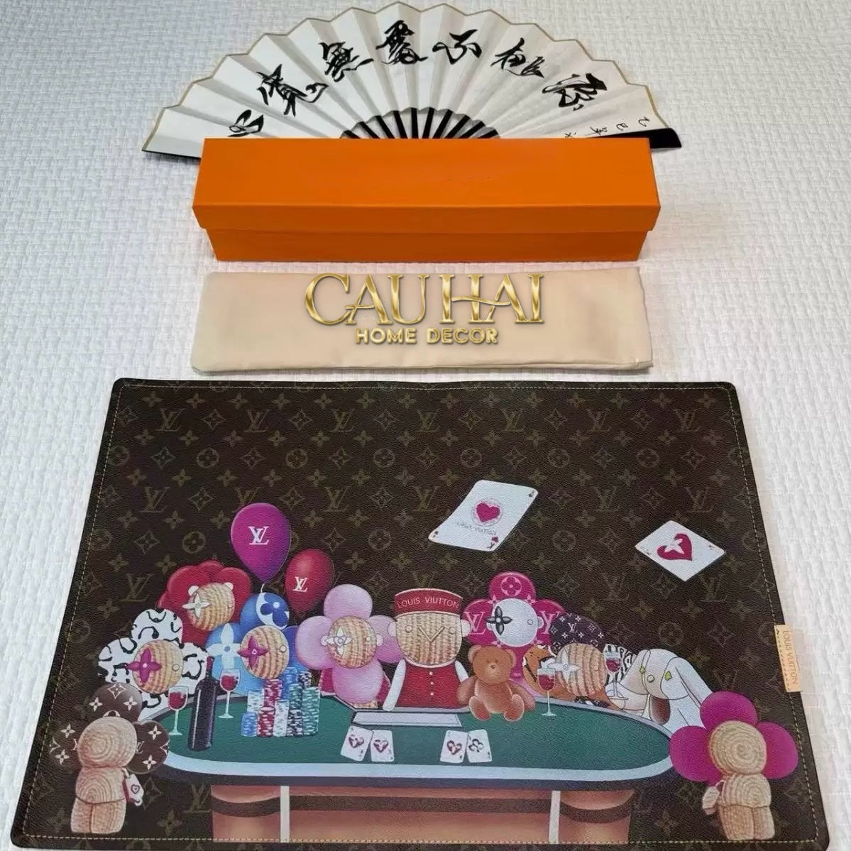 HOME COUTURE - TẤM LÓT LOUIS VIVIENNE IN WONDERLAND TABLE MAT 40X60 - CẬU HAI HOME DECOR