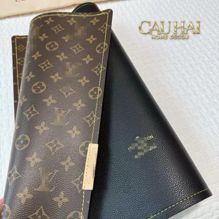 HOME COUTURE - TẤM LÓT LOUIS VIVIENNE IN WONDERLAND TABLE MAT 40X60 - CẬU HAI HOME DECOR