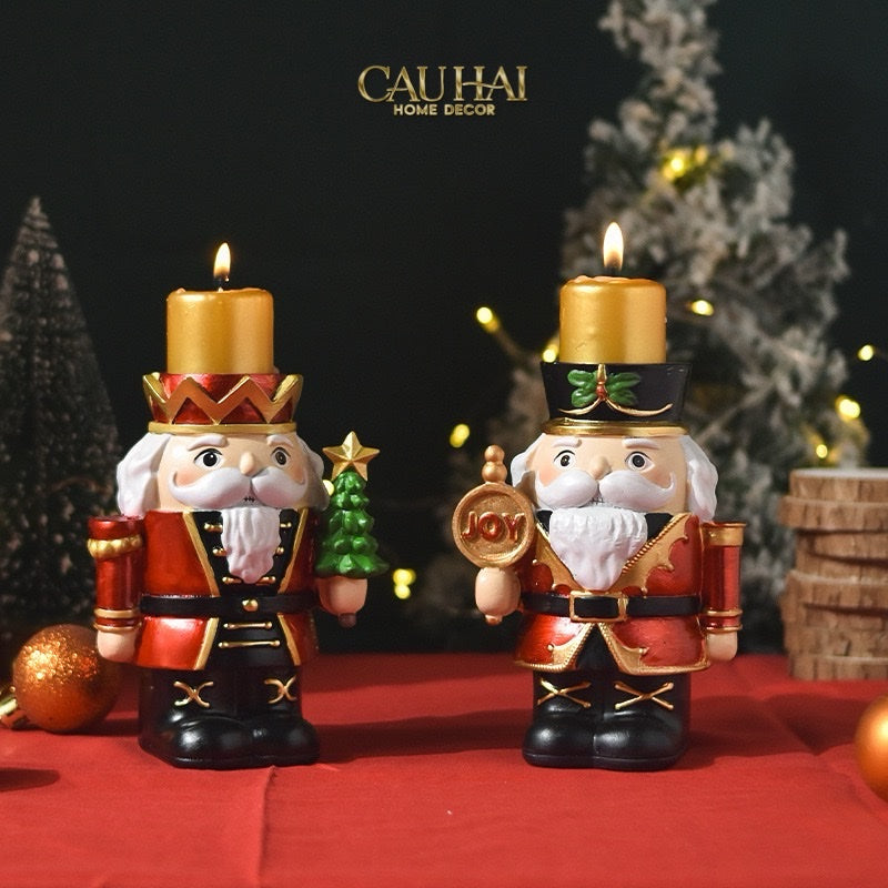 FÊTES COUTURE - SET 2 ĐẾ NẾN PETIT NUTCRACKER JOYFUL CANDLE HOLDERS - CẬU HAI HOME DECOR