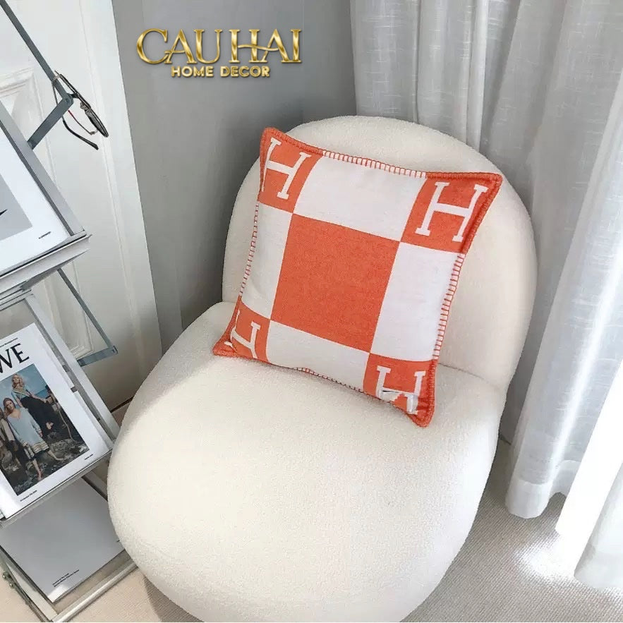 VỎ GỐI NHUNG SIGNATURE CARRÉ — MOTIF H CLASSIQUE 45 - TERRACOTTA - CẬU HAI HOME DECOR